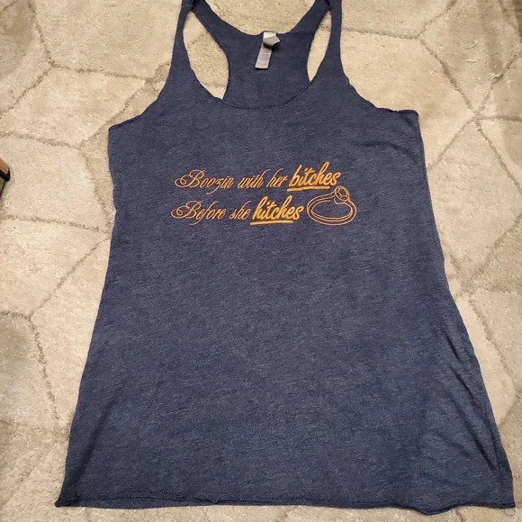 Boozing with her tank - Picture 1 of 2